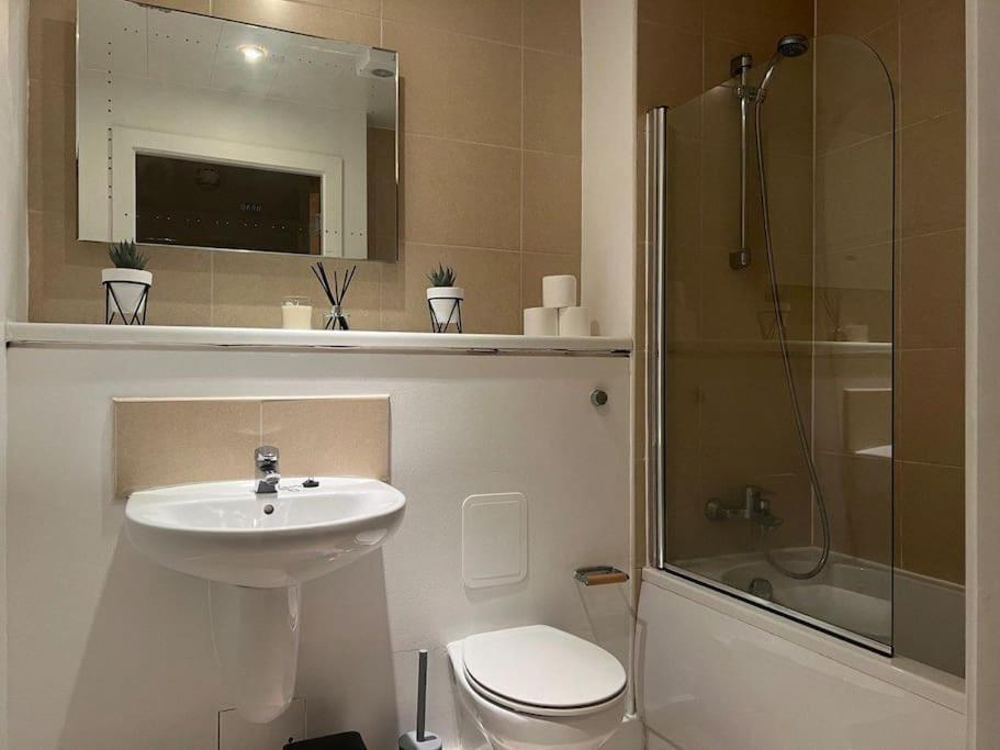 2 Bedroom City Center Apartment Манчестер Екстер'єр фото