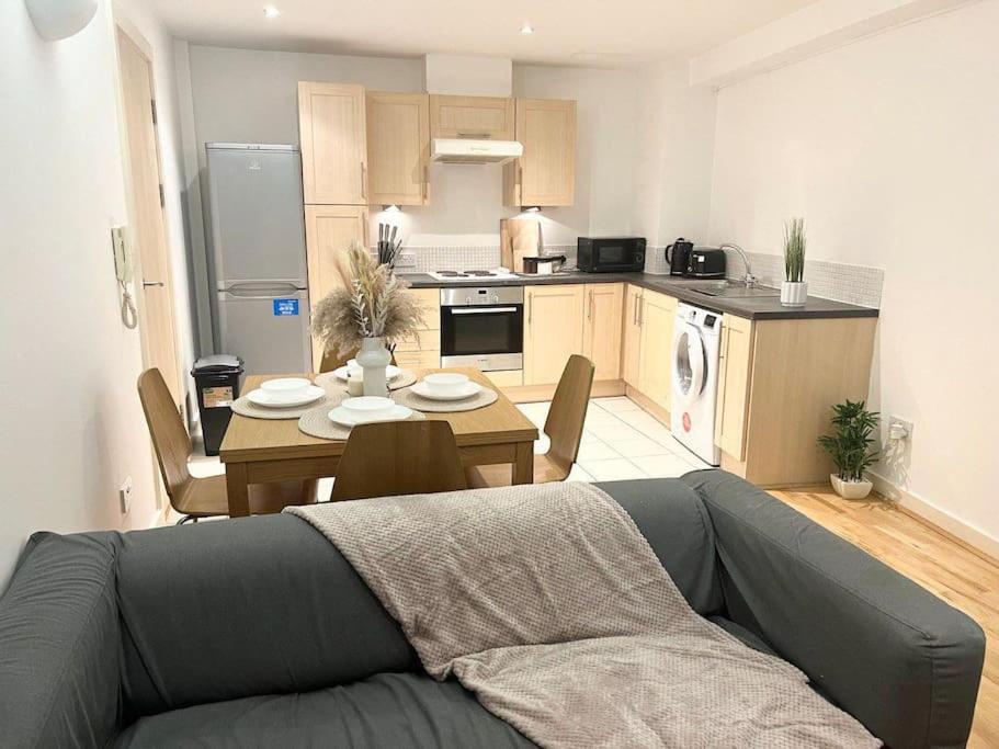 2 Bedroom City Center Apartment Манчестер Екстер'єр фото
